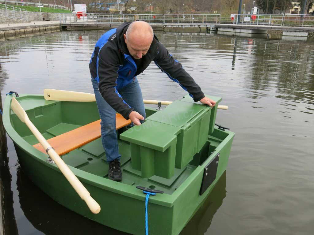 Rybářská plastová loď FLOW 260