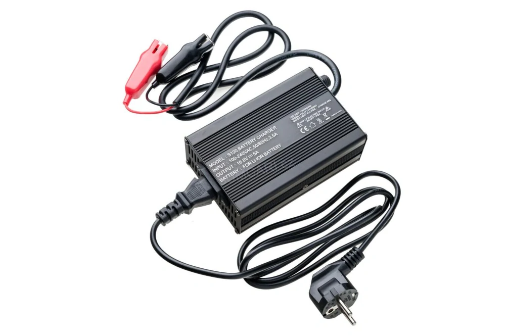 M-CELL LiFePO4 12V 100Ah + 20A nabíječka